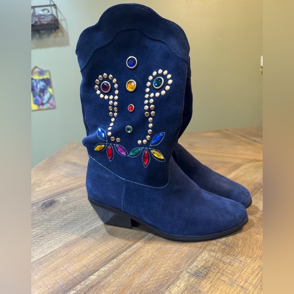 Aj Valenci Beautiful Embellished Suede Boots - Picture 5 of 11